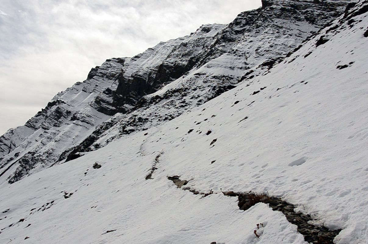 05 Trail Gets Snowy As It Nears The Kang La 